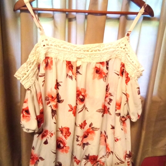 Torrid Floral Blouse with Crochet Detail - Red and White - Picture 5 of 5